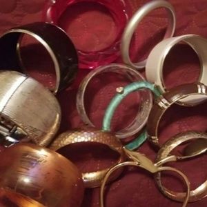 Bracelet bundle
(12) vintage
Ships fast